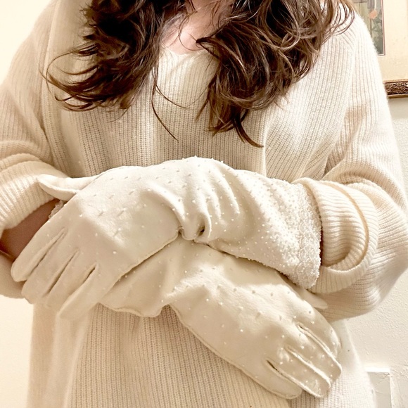Vintage 50s White Beaded Long Gloves - Picture 2 of 14